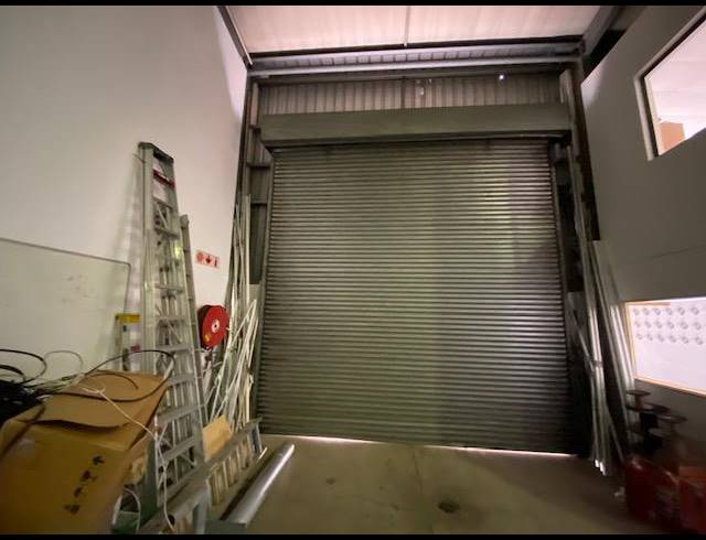 216M² WAREHOUSE TO LET IN BRIARDENE